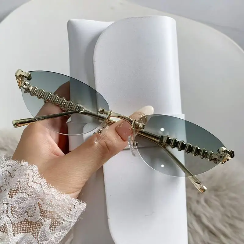 Designer Sunglasses - 새로운 캣아이형 리벳 장식의 테 없는